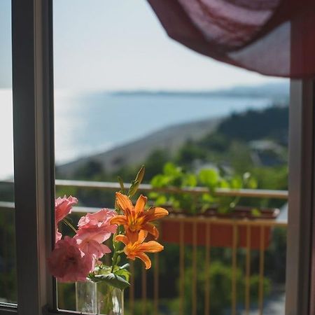 Guest House Arlen Gantiadi Kültér fotó